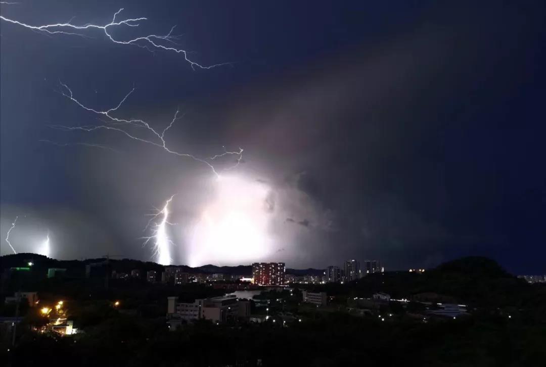 广东暴雨实时监控揭秘，科技力量在暴雨中的展现